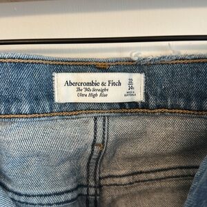 Abercrombie & Fitch The 90s Straight Ultra High-Rise Jeans